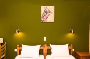 A bed or beds in a room at Southgate Apartments
