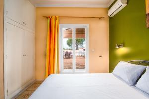A bed or beds in a room at Southgate Apartments
