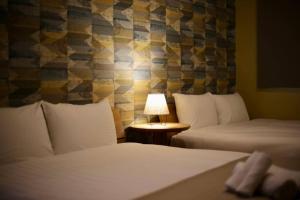 a hotel room with two beds and a table with a lamp at Pufuka Inn Skytree in Tokyo