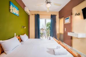 A bed or beds in a room at Southgate Apartments