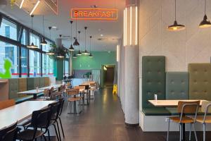 Posezení v ubytování MEININGER Hotel Berlin Hauptbahnhof