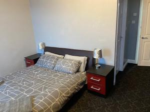 St Pauls Rd - Townhouse Accommodation tesisinde bir odada yatak veya yataklar