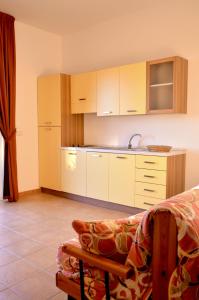 Kuchyň nebo kuchyňský kout v ubytování Desusino Residence & Hotel