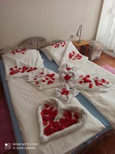 Postel nebo postele na pokoji v ubytování Sylvia Ház