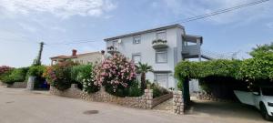 Το κτήριο όπου στεγάζεται  το διαμέρισμα