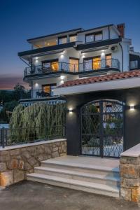 Balkón alebo terasa v ubytovaní Luxury Apartment Nina with heated swimming pool, Villa Adriatic
