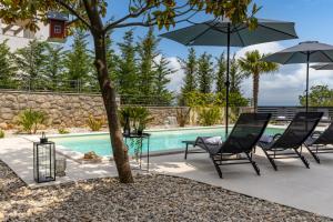 Bazén v ubytovaní Luxury Apartment Nina with heated swimming pool, Villa Adriatic alebo v jeho blízkosti