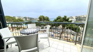 Un balcón o terraza en Dimi Holidays Porto Cristo SLU Meerblick Apartment 3- Hafen Porto Cristo 120m zum Strand