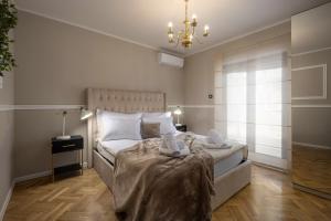 Posteľ alebo postele v izbe v ubytovaní Luxury Apartment Nina with heated swimming pool, Villa Adriatic