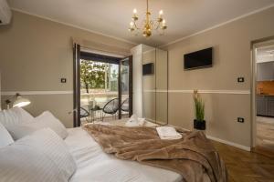 Posteľ alebo postele v izbe v ubytovaní Luxury Apartment Nina with heated swimming pool, Villa Adriatic