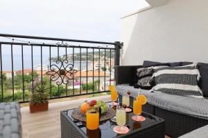 a living room with a couch and a table with drinks at Holiday house Nono in Sumartin