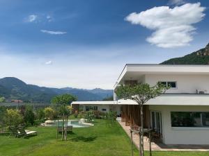 a house with a yard with a pool and mountains at Pitla Cuna Eco Relais in Terlano