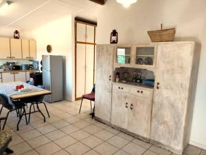 Кухня или кухненски бокс в Sunnyside Farm Cottage, Oudtshoorn, South Africa