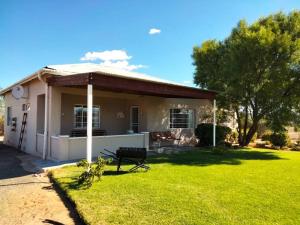 Afbeelding uit fotogalerij van Sunnyside Farm Cottage, Oudtshoorn, South Africa in Oudtshoorn