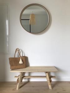 a mirror and a wooden bench in a room at Maison de Vacances 2 personnes, ossature bois, à Saint Gilles Croix De Vie 85 in Saint-Gilles-Croix-de-Vie