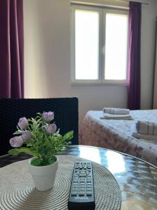 Postel nebo postele na pokoji v ubytování Villa Marina Promajna