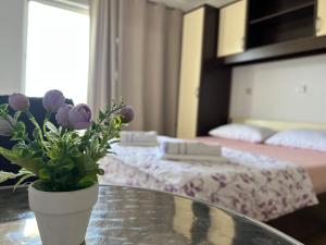 Postel nebo postele na pokoji v ubytování Villa Marina Promajna