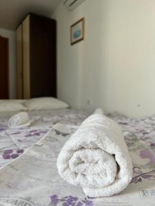 Postel nebo postele na pokoji v ubytování Villa Marina Promajna