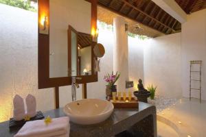 Vannituba majutusasutuses Siddhartha Oceanfront Resort & Spa Bali