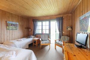 a bedroom with a bed and a tv in a room at Dala Wärdshus in Rättvik