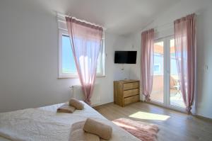 Posteľ alebo postele v izbe v ubytovaní VILLA Moki mit privatem beheizbarem Pool