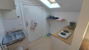 a small kitchen with a sink and a refrigerator at FEWO3-1 Zim-2 Einz Bett-2 Pers-Küche-Dusche WC in Berlin