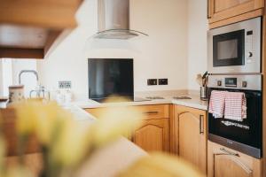 Köök või kööginurk majutusasutuses Cottage - Sleeps 4 - Garden - Parking