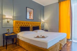 a bedroom with a large bed and a large mirror at Grand Hotel Villa Politi in Syracuse