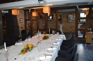 Restaurace v ubytování Hotel und Weinhaus Zum Krug