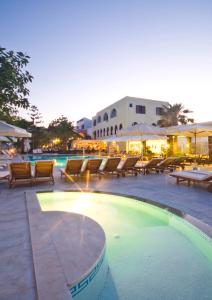 Piscina di Makarios Hotel o nelle vicinanze