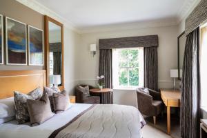 Buxted Park Hotel客房内的一张或多张床位