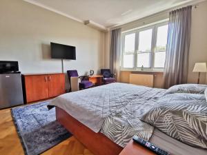 Posteľ alebo postele v izbe v ubytovaní Studio Centrum Gdynia Świętojańska + 17 fotografií