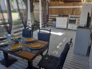 Kuchyň nebo kuchyňský kout v ubytování Camping Goldfish