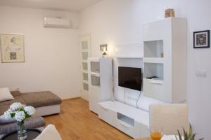 a living room with a white entertainment center at Apartman Maša in Šibenik