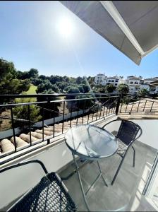 Μπαλκόνι ή βεράντα στο Villamartin Hotel GHB +172 φωτογραφίες