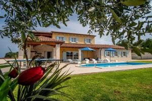 Bazén v ubytování Villa Pavicini 2181 nebo v jeho okolí