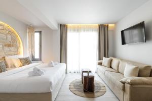 Postel nebo postele na pokoji v ubytování Amalthia Luxury Suites