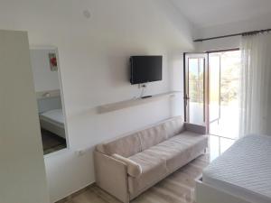 TV a/nebo společenská místnost v ubytování Apartments Soling Primošten