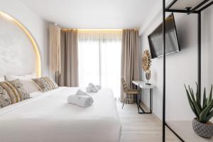Postel nebo postele na pokoji v ubytování Amalthia Luxury Suites
