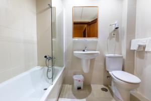 Koupelna v ubytování Hotel Veiganova + 10 fotografií