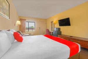 TV a/nebo společenská místnost v ubytování Coastal Inn Corpus Christi
