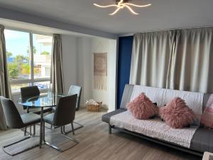 a living room with a couch and a glass table at CORNELIAS HOME TC1 playa in Los Cristianos