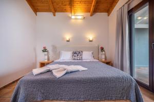 Postel nebo postele na pokoji v ubytování Trizonia Bay Hotel