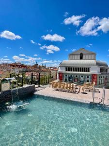 The swimming pool at or close to Ocean Drive Madrid