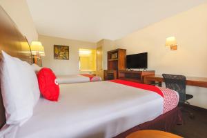 TV a/nebo společenská místnost v ubytování Coastal Inn Corpus Christi
