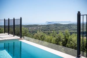 Příroda nedaleko vily + 34 fotografií