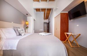 Postel nebo postele na pokoji v ubytování Trizonia Bay Hotel
