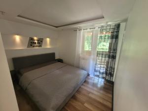Кровать или кровати в номере Apartamenty Kadłubek