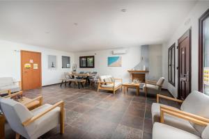 Posezení v ubytování Trizonia Bay Hotel