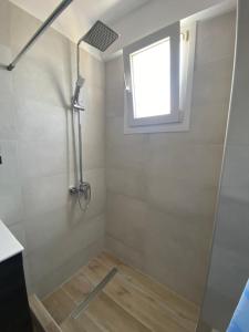 Koupelna v ubytování Billys apartment Selianitika